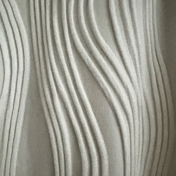 White detail tank top - Picture 5 of 7